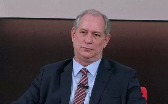 Justiça penhora imóvel de Ciro Gomes para indenizar Fernando Holiday