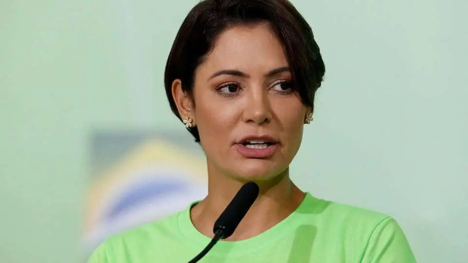 A ex-primeira-dama Michelle Bolsonaro disse que as moedas recolhidas no espelho d'água do Palácio da Alvorada foram doadas para uma instituição chamada Vila do Pequenino Jesus, no Distrito Federal, responsável por cuidar de pessoas com deficiência.