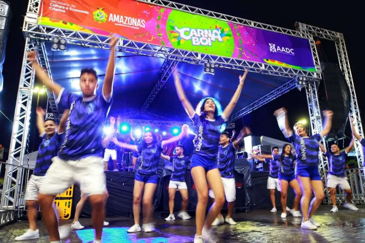 Artistas e torcedores celebram mais uma noite de Esquenta do Carnaboi
