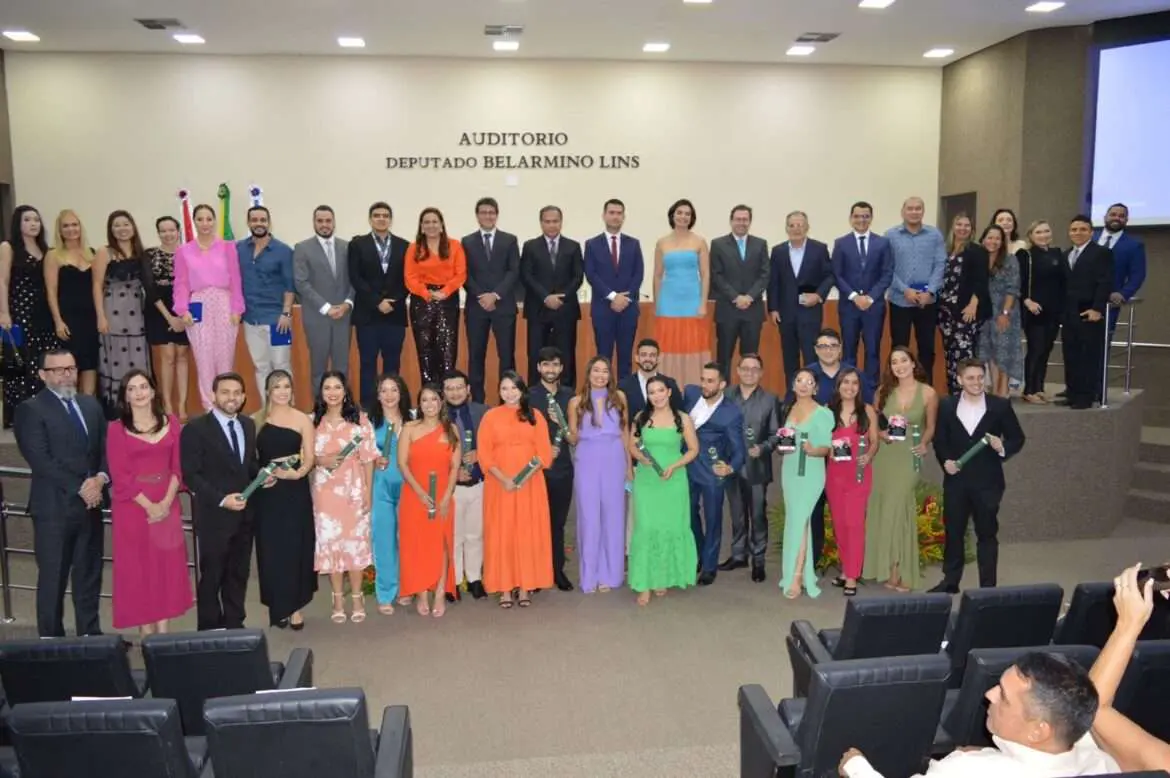 Fundação Hospital Adriano Jorge forma 19 novos médicos