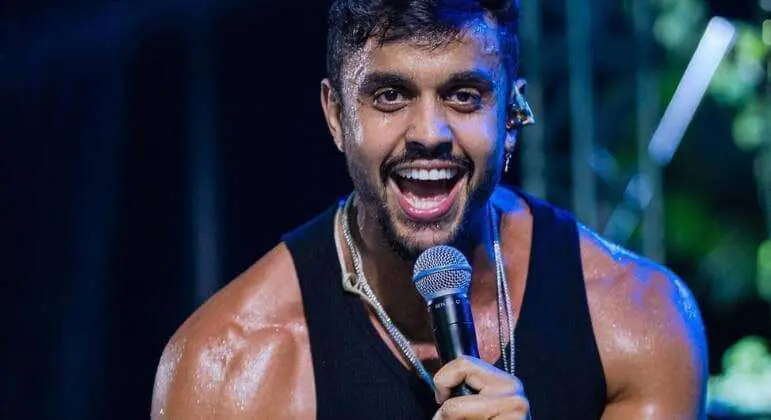 Cantor Lincoln Senna é internado em UTI de hospital em Salvador