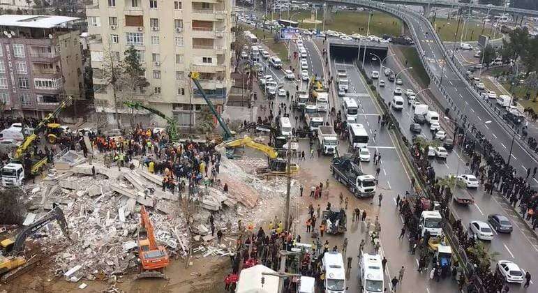 Energia liberada no terremoto da Turquia equivale a 130 bombas de Hiroshima