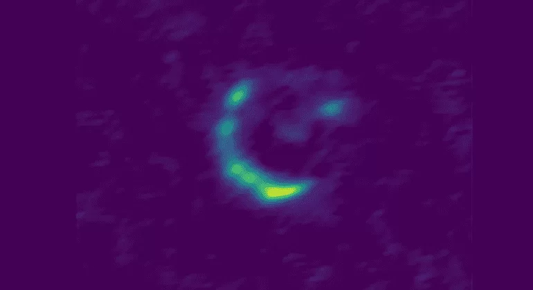Galáxia 'invisível' é descoberta por astrônomos, a partir de objeto celeste misterioso