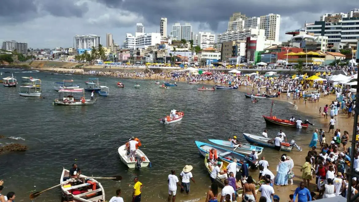 Devotos celebram os 100 anos da festa de Iemanjá em Salvador