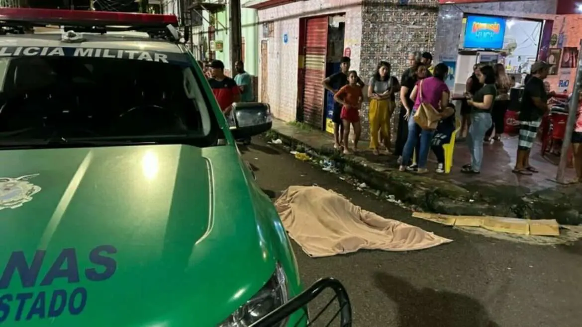 Jovem é executado a tiros após partida de futebol em Manaus