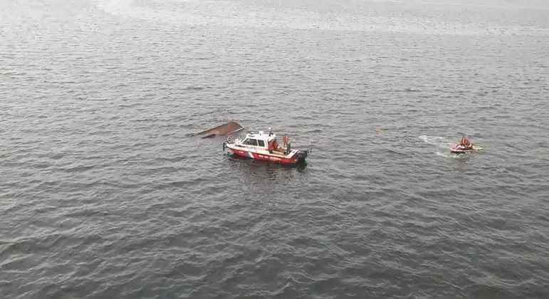 Naufrágio na baía de Guanabara deixa três mortos, e cinco pessoas continuam desaparecidas