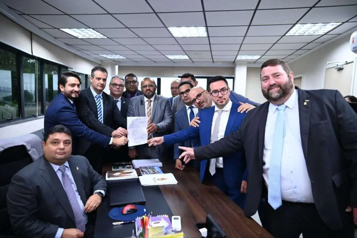 Caio André recebe pedido de CPI da Águas de Manaus