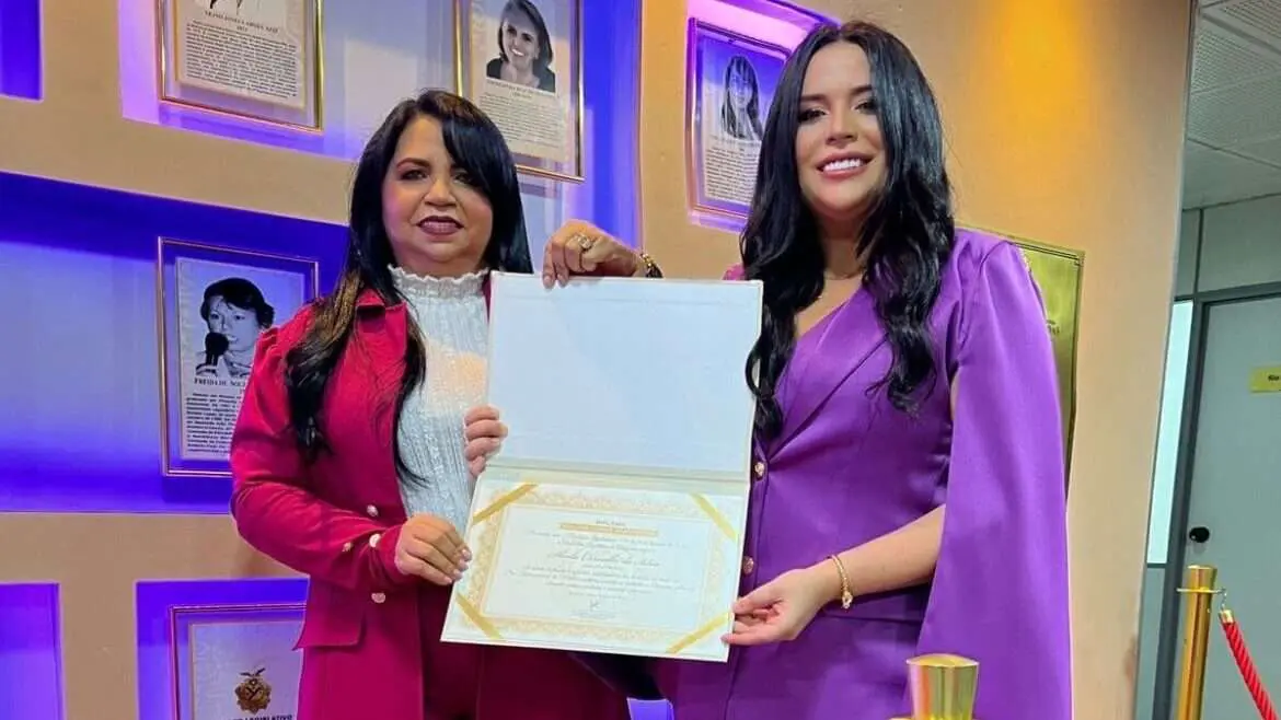 No dia internacional da Mulher, Sheila Cintas recebe homenagem na Aleam