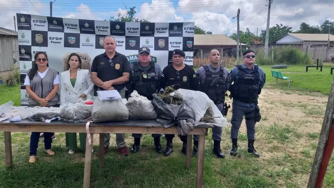 Mais de 30 quilos de cocaína e maconha apreendidas são incineradas, em Pauini