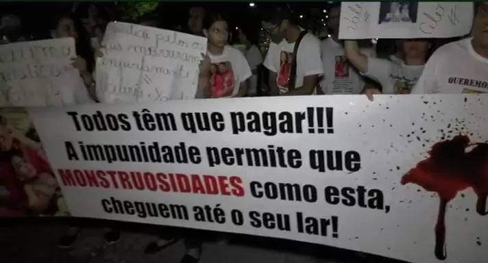 Familiares das vítimas de chacina na AM-010 pedem justiça em manifestação