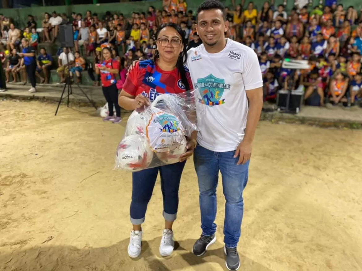 Prefeitura de Manaus entrega kits esportivos a seis projetos do bairro Alvorada