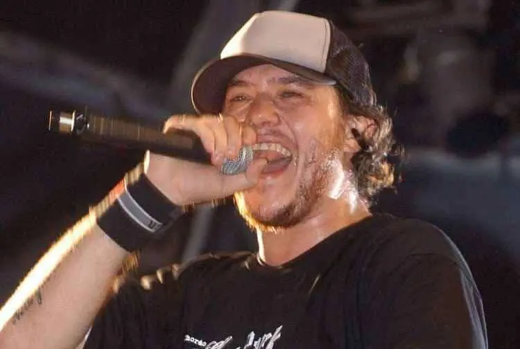 10 anos sem Chorão: legado segue vivo na música, no skate e no futebol