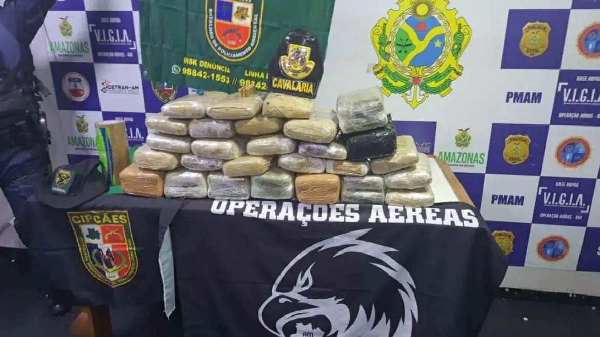 Dupla é presa com 50 quilos de skunk durante abordagem a embarcação em Coari