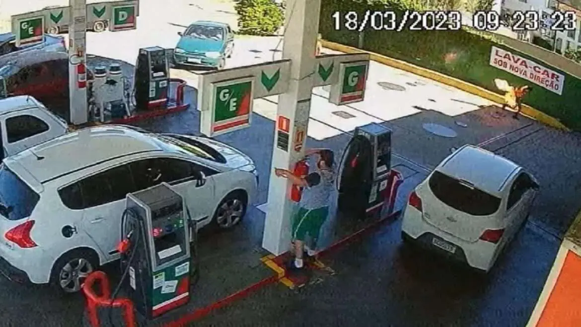 Frentista que ateou fogo em cliente é preso