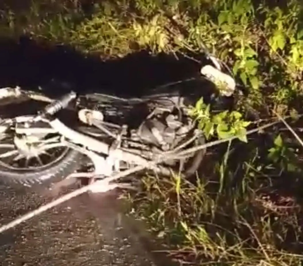 Pai e filho são eletrocutado após raio partir fio elétrico na zona Leste
