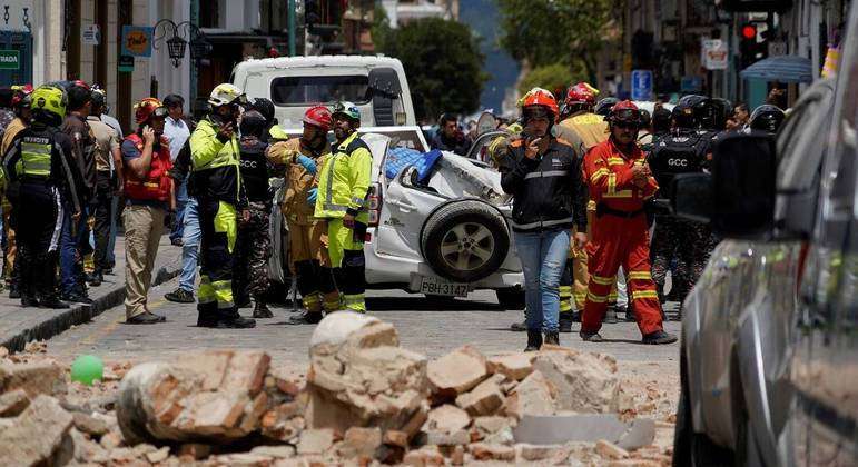 Sobe para 13 o número de mortos durante terremoto no Equador