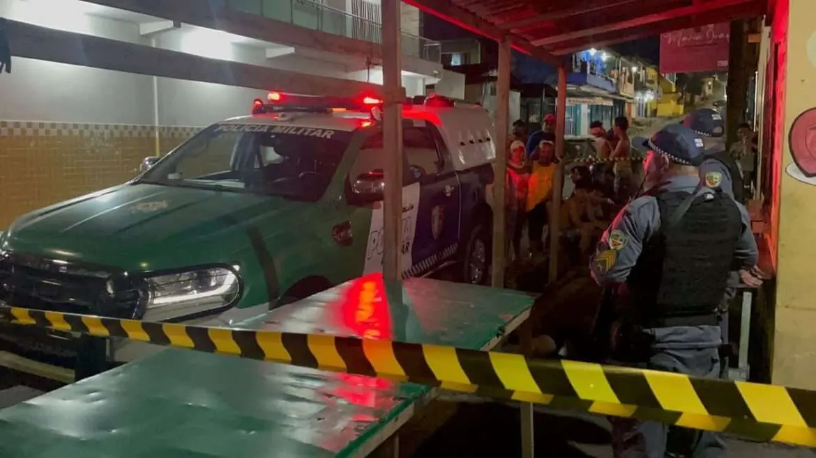 Homem é espancado até a morte em avenida, na zona Norte