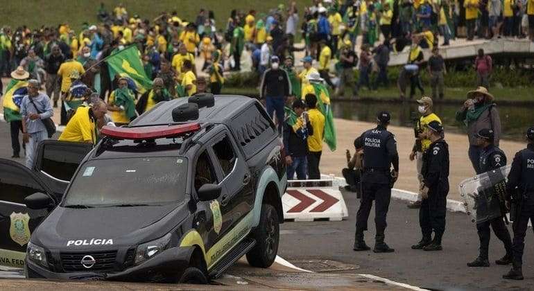 Empresas receberam pagamento em espécie para transportar extremistas dos atos de 8 de janeiro