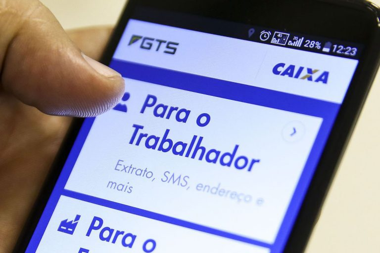 Caixa libera abono salarial para nascidos em novembro e dezembro
