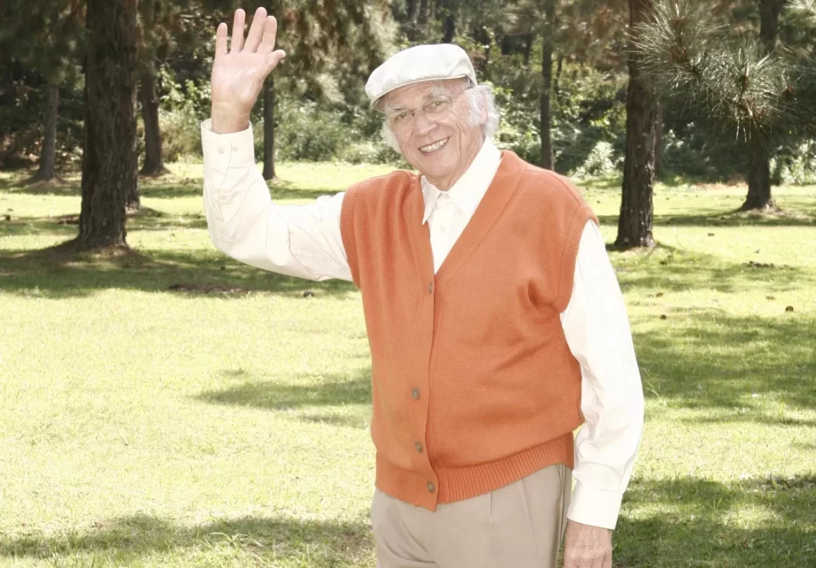 Ator Milton Franceschini morre aos 87 anos. Ele atuava no quadro "Os Velhinhos se Divertem", do "Programa Silvio Santos"