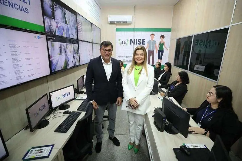 Wilson Lima inaugura sala de monitoramento do Núcleo de Inteligência e Segurança Escolar e diz que escola é lugar de formar cidadãos