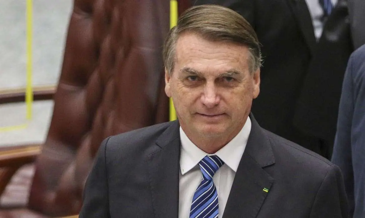 Bolsonaro vai à Justiça contra Lula após declarações sobre móveis do Palácio da Alvorada