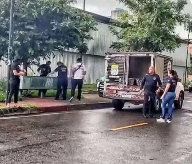 Feto é encontrado dentro de lixeira em Manaus