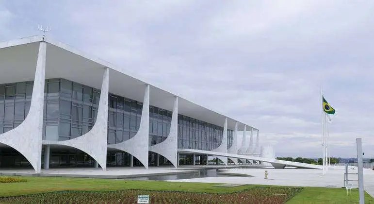 Destaques da semana: Lula no Planalto, regra fiscal no Congresso e depoimento de Bolsonaro à PF