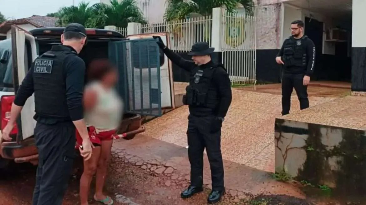 Mãe que obrigou filha adolescente a se prostituir é presa