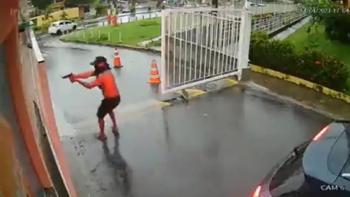 Atiradores matam três e ferem um em portaria de condomínio