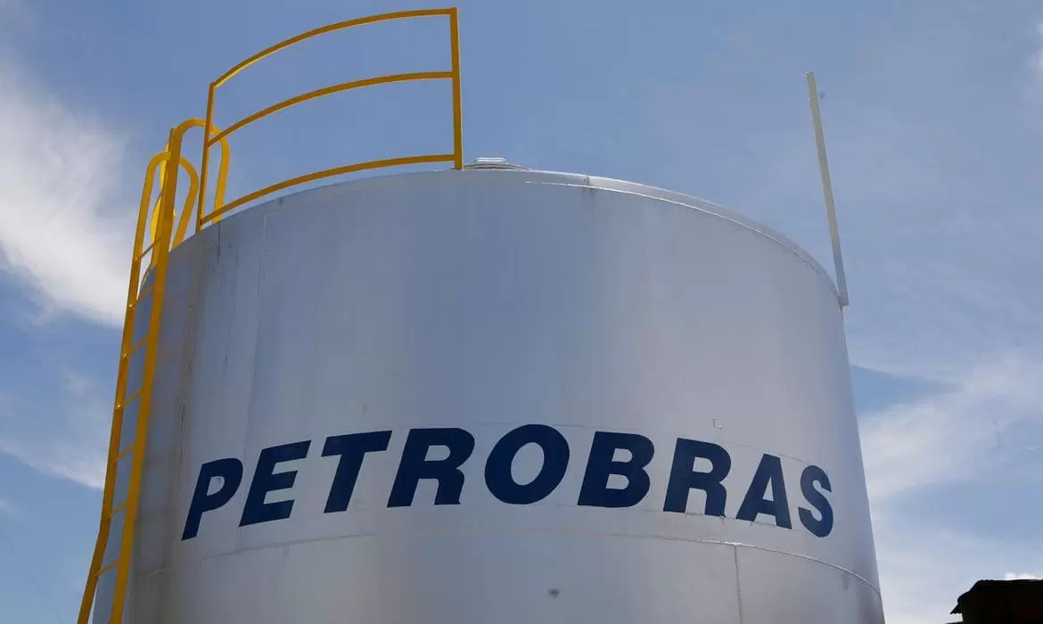 Petrobras reduz preço do diesel em R$ 0,12 para distribuidoras