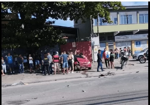 Mulher morre em acidente de trânsito ao tentar socorrer bebê em convulsão