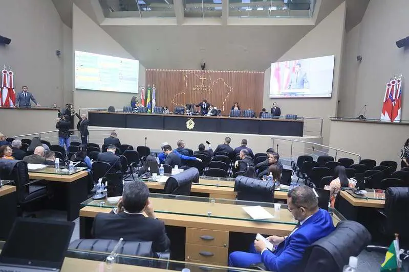 Deputados criticam em plenário a exoneração de servidores municipais em Borba