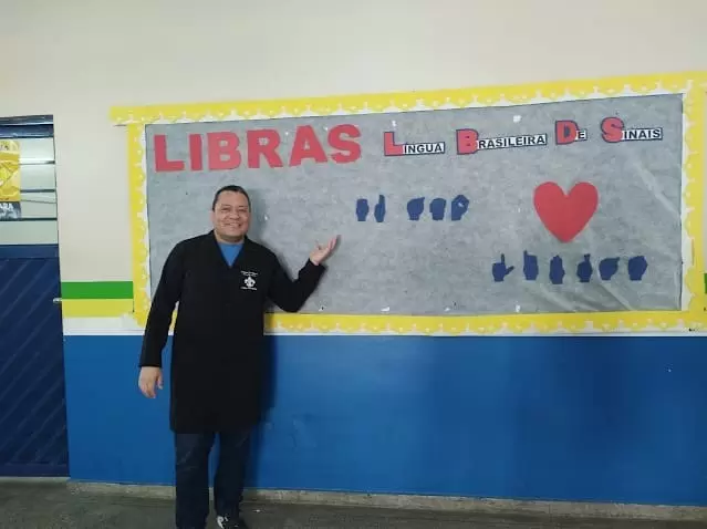 Professor de Língua Portuguesa da rede estadual de ensino é finalista no prêmio “Educador Transformador”