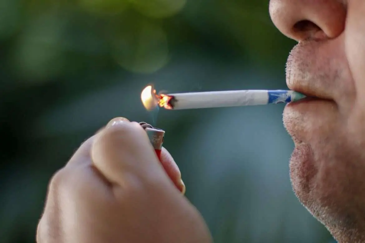Dia Mundial Sem Tabaco: Sejusc oferece atendimento especializado a quem quer parar de fumar