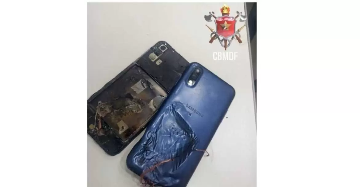 Jovem sofre queimaduras de 1º grau no rosto após celular explodir