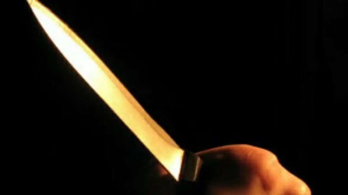 Mulher leva facadas ao tentar impedir agressão de namoradas