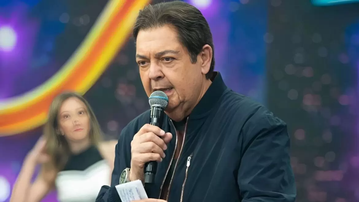 Mulher de Faustão fala em 'esperança' enquanto apresentador permanece internado em SP