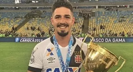Kadu Fernandes, ex-jogador do Vasco, morre aos 28 anos em acidente de carro no Rio