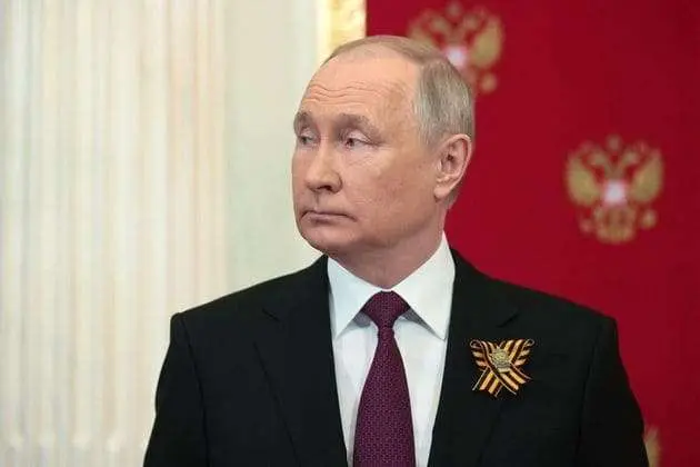 Em desfile militar, Putin acusa Ocidente de desencadear 'guerra' contra a Rússia