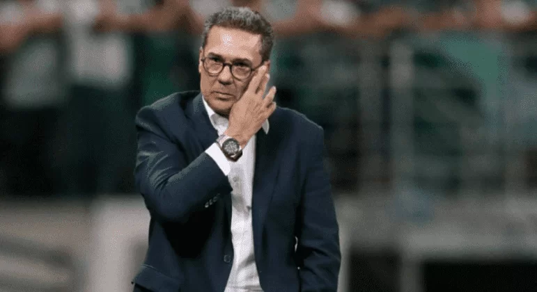 Em depressão, manicure insiste: sofreu assédio sexual de Luxemburgo. "É uma ferida aberta." Corinthians sabia do caso