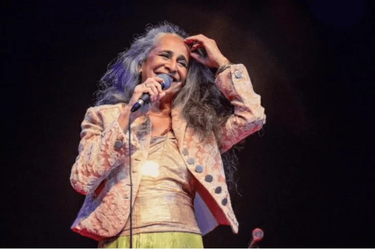 Maria Bethânia completa 77 anos e famosos celebram