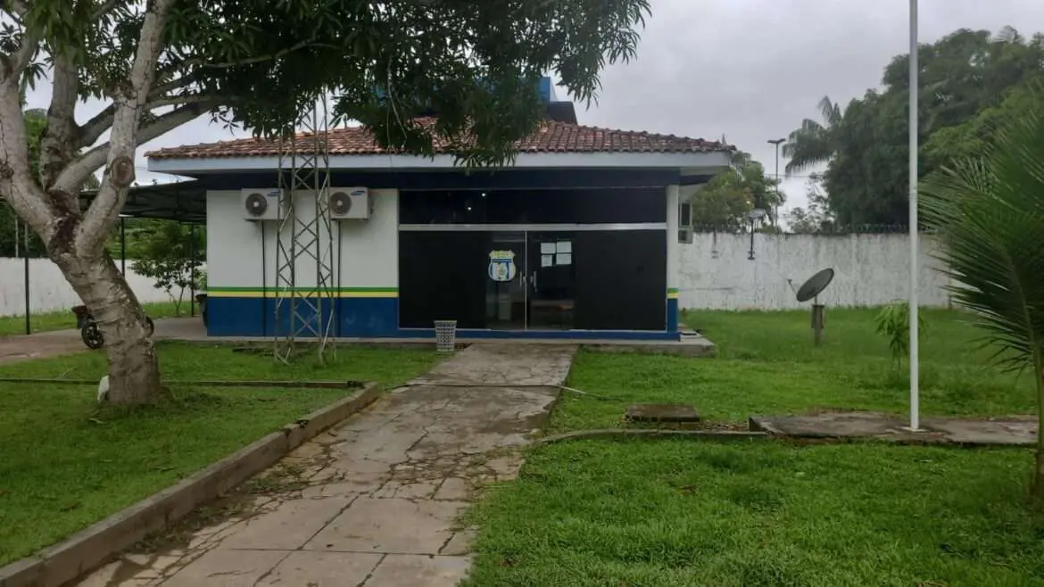 Mãe é presa suspeita de entregar filha a caseiro em troca de dinheiro, em Codajás