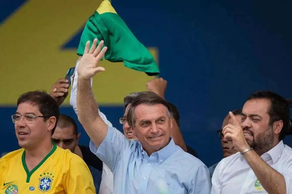 Vaquinha’ para Bolsonaro recebe Pix de R$ 10 de Fabrício Queiroz