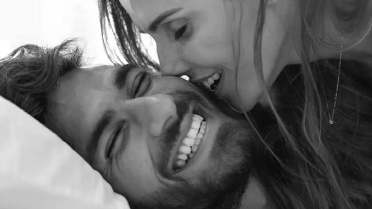 Deborah Secco divide opiniões ao publicar fotos íntimas com o marido: “Desnecessárias”