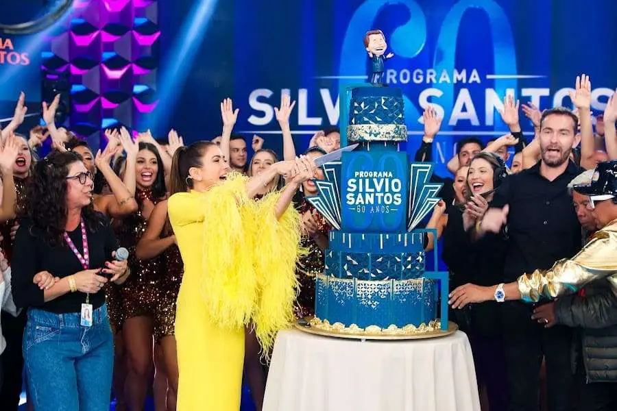 É ritmo de festa! “Programa Silvio Santos” completa 60 anos no ar com uma atração histórica e emocionante. É neste domingo (4), excepcionalmente às 19h15, no SBT