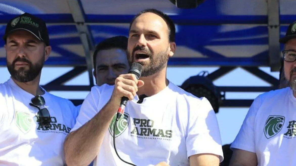 Moraes notifica Eduardo Bolsonaro por edital e dá 15 dias para resposta à denúncia da PGR