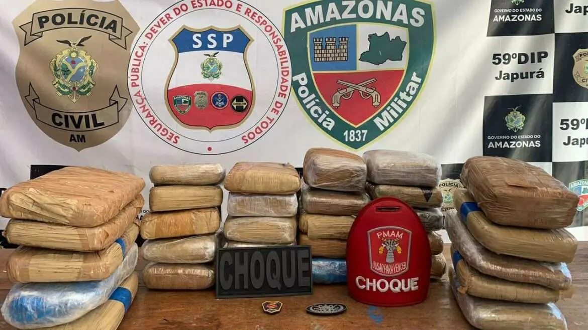 Dupla é presa com 32 quilos de skunk no aeroporto de Japurá