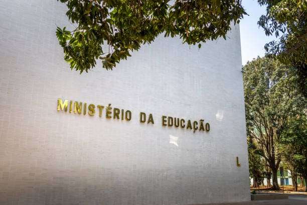 MEC autoriza mais vagas de direito e medicina em instituições privadas