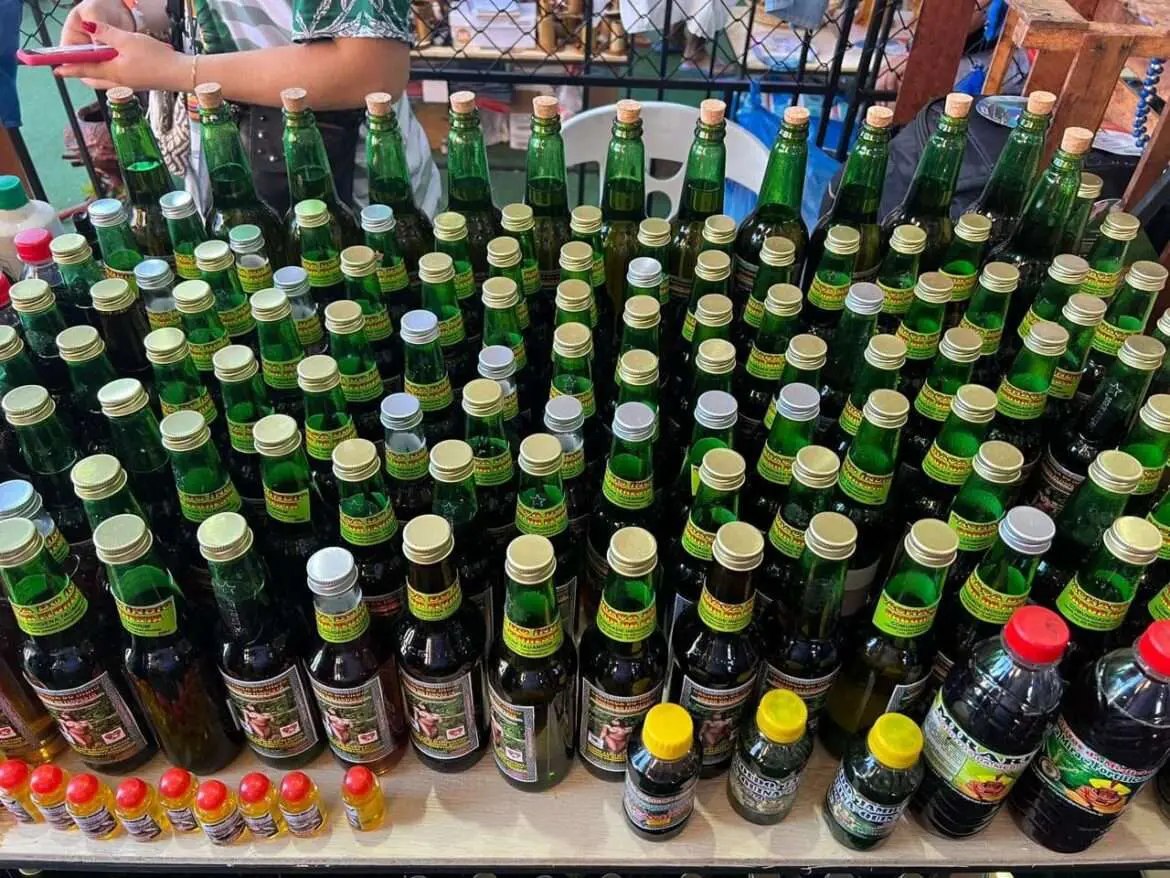 Parintins 2023: Cachaça do Índio é popular entre os visitantes da Feira de Artesanato Indígena